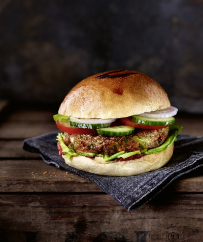 Veggie-Burger mit krossen Buchweizenstreuseln © Hubertus Schüler
